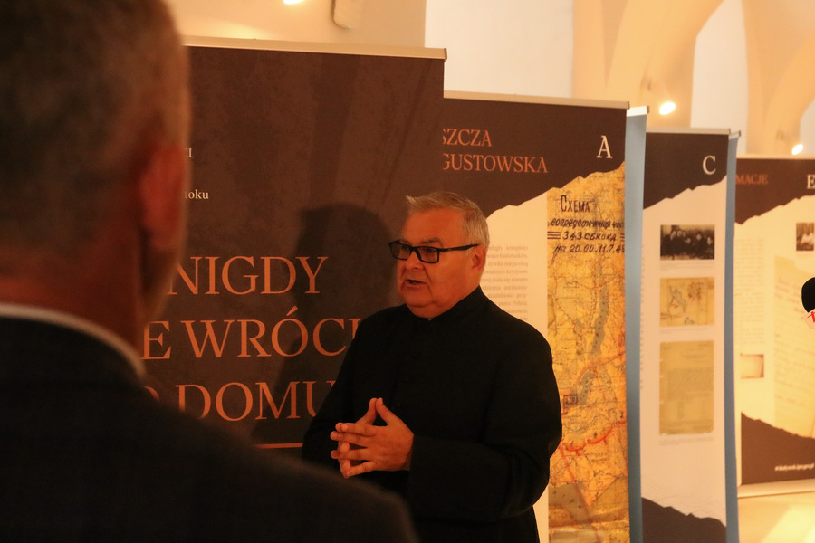 Otwarcie wystawy „…i nigdy nie wrócili do domu. Alfabet Obławy Augustowskiej” autorstwa Jarosława Wasilewskiego w Sejnach – 17 września 2025, fot. Damian Trzeciak (IPN)