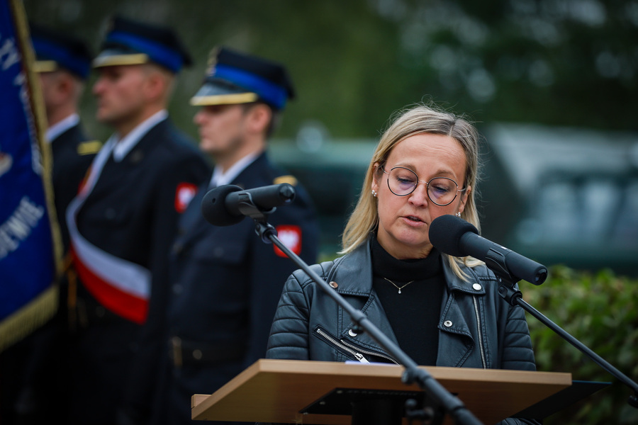 Uroczystość odsłonięcia tablicy upamiętniającej mieszkańców wsi Kapice i Sośnia, zamordowanych przez Niemców podczas pacyfikacji we wrześniu 1944 r. – 30 września 2025, fot. Paula Prudziłowicz (IPN)