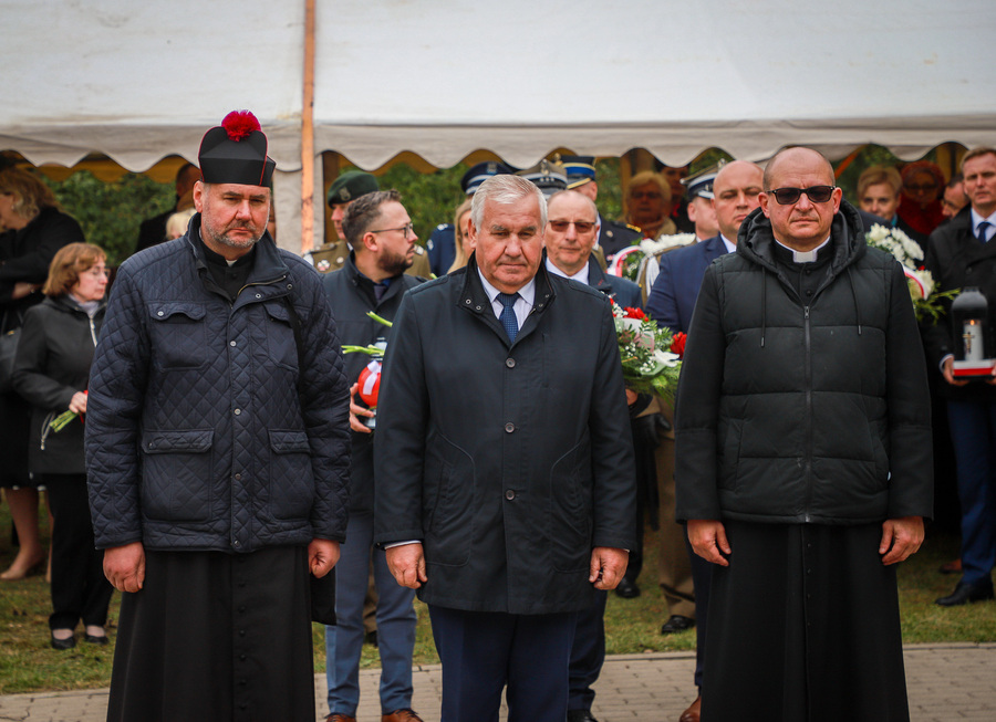 Uroczystość odsłonięcia tablicy upamiętniającej mieszkańców wsi Kapice i Sośnia, zamordowanych przez Niemców podczas pacyfikacji we wrześniu 1944 r. – 30 września 2025, fot. Paula Prudziłowicz (IPN)