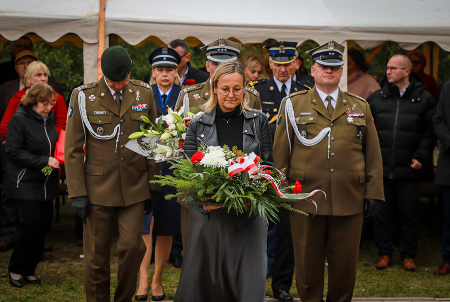 Uroczystość odsłonięcia tablicy upamiętniającej mieszkańców wsi Kapice i Sośnia, zamordowanych przez Niemców podczas pacyfikacji we wrześniu 1944 r. – 30 września 2025, fot. Paula Prudziłowicz (IPN)