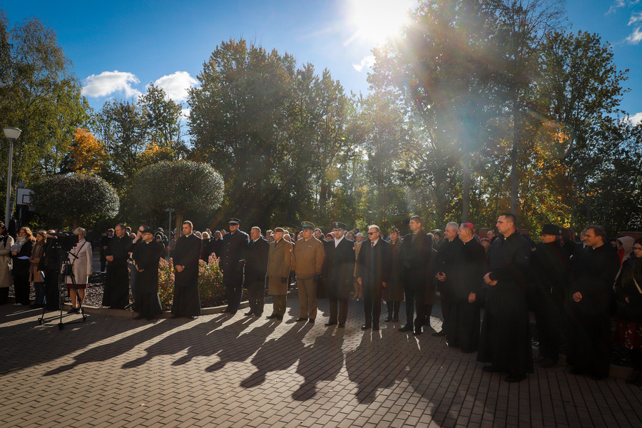 Narodowy Dzień Duchownych Niezłomnych – odsłonięcie muralu upamiętniającego ks. Franciszka Blachnickiego (24.03.1921–27.02.1987) ufundowanego przez Instytut Pamięci Narodowej – 19 października 2025, fot. Paula Prudziłowicz (IPN)