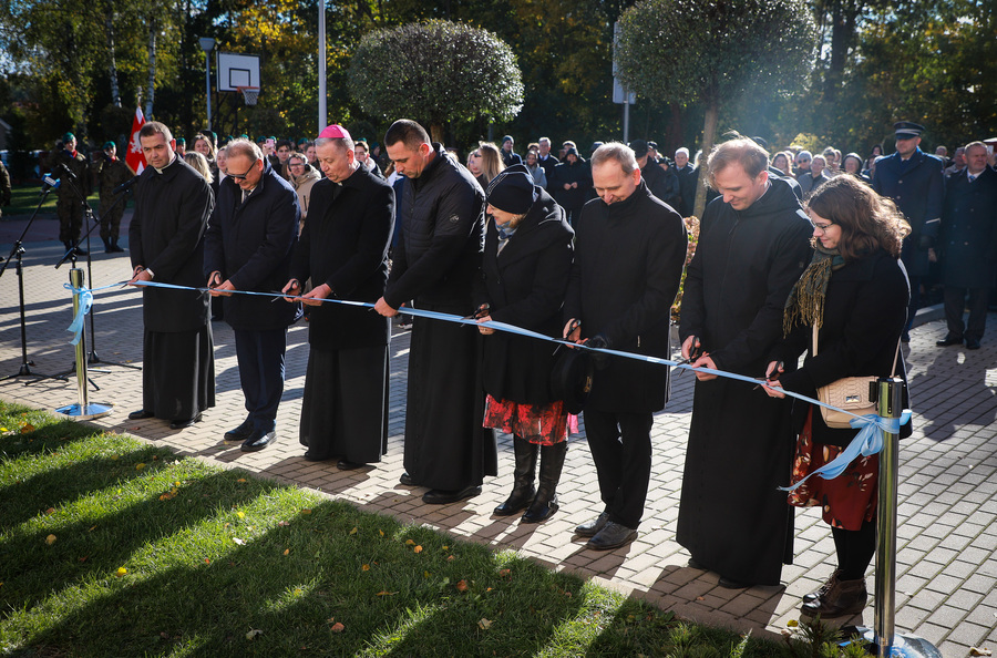 Narodowy Dzień Duchownych Niezłomnych – odsłonięcie muralu upamiętniającego ks. Franciszka Blachnickiego (24.03.1921–27.02.1987) ufundowanego przez Instytut Pamięci Narodowej – 19 października 2025, fot. Paula Prudziłowicz (IPN)