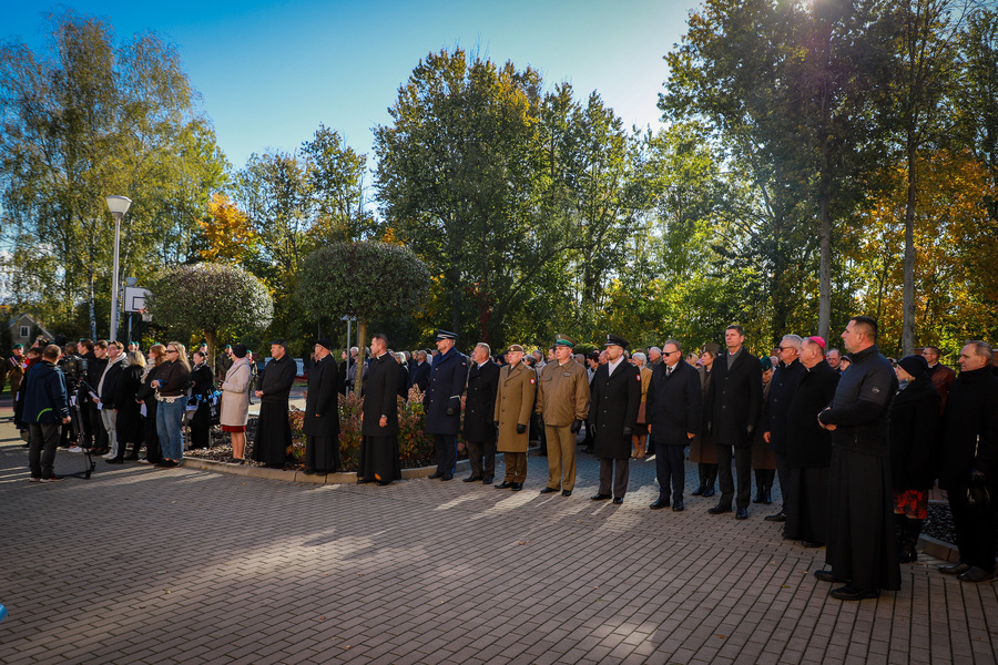 Narodowy Dzień Duchownych Niezłomnych – odsłonięcie muralu upamiętniającego ks. Franciszka Blachnickiego (24.03.1921–27.02.1987) ufundowanego przez Instytut Pamięci Narodowej – 19 października 2025, fot. Paula Prudziłowicz (IPN)