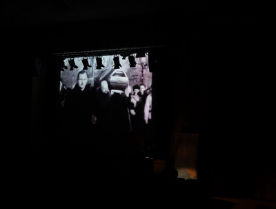 Projekcja filmu dokumentalnego z uroczystości pogrzebowych Romana Dmowskiego