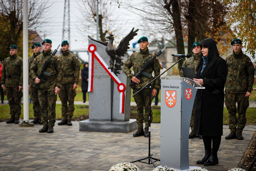 Uroczystość odsłonięcia i poświęcenia upamiętnienia ku czci Mieszkańców Gminy Świercze, walczących, poległych i zamordowanych w czasie II wojny światowej – 10 listopada 2025 Nazwa, fot. Paula Prudziłowicz (IPN)