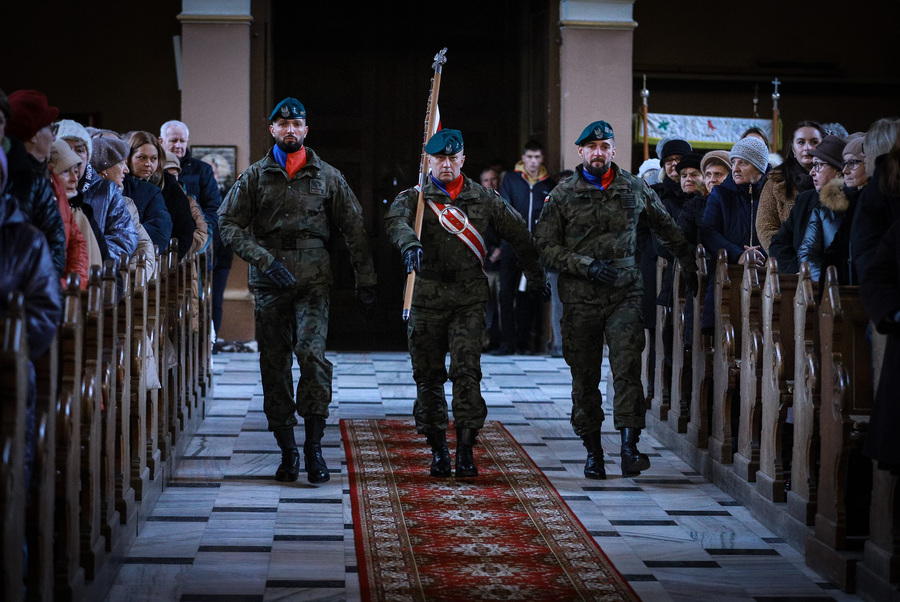 Uroczyste odsłonięcie i poświęcenie pomnika żołnierzy Wojska Polskiego na cmentarzu parafialnym w Dąbrowie Białostockiej – 16 listopada 2025, fot. Paula Prudziłowicz (IPN)