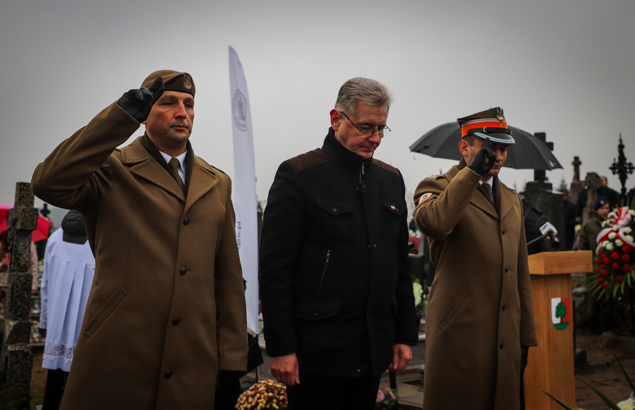 Uroczyste odsłonięcie i poświęcenie pomnika żołnierzy Wojska Polskiego na cmentarzu parafialnym w Dąbrowie Białostockiej – 16 listopada 2025, fot. Paula Prudziłowicz (IPN)