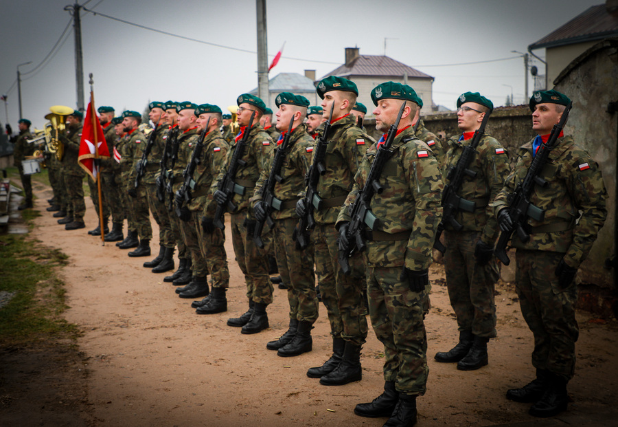 Uroczyste odsłonięcie i poświęcenie pomnika żołnierzy Wojska Polskiego na cmentarzu parafialnym w Dąbrowie Białostockiej – 16 listopada 2025, fot. Paula Prudziłowicz (IPN)