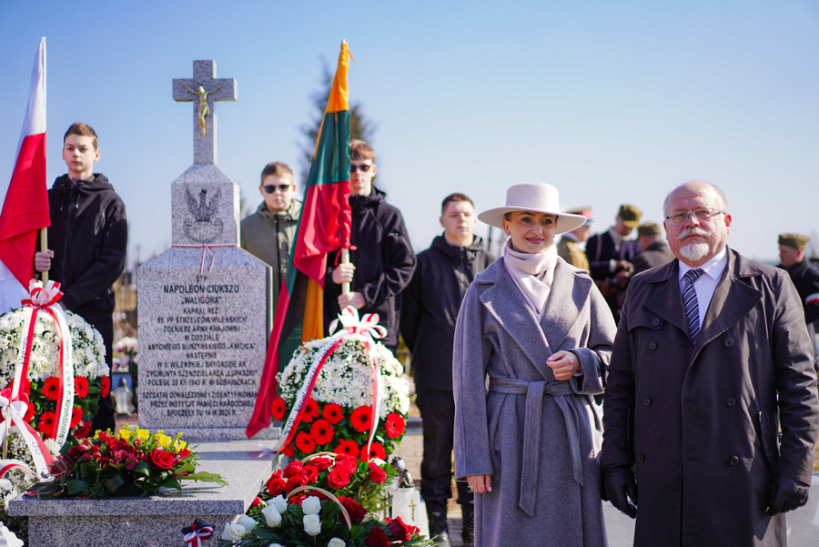 Uroczystość oznaczenia i poświęcenia pomnika nagrobnego kpr. Napoleona Ciukszy ps. „Waligóra” – żołnierza Armii Krajowej w Powiewiórce na Litwie – 21 marca 2026, fot. Mateusz Niegowski (IPN)