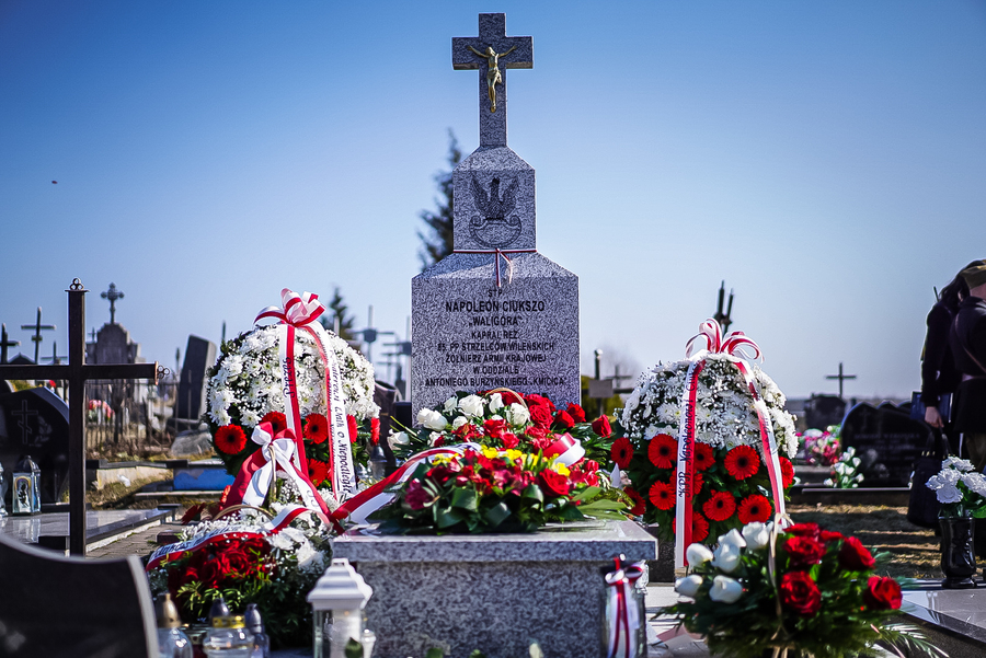 Uroczystość oznaczenia i poświęcenia pomnika nagrobnego kpr. Napoleona Ciukszy ps. „Waligóra” – żołnierza Armii Krajowej w Powiewiórce na Litwie – 21 marca 2026, fot. Mateusz Niegowski (IPN)