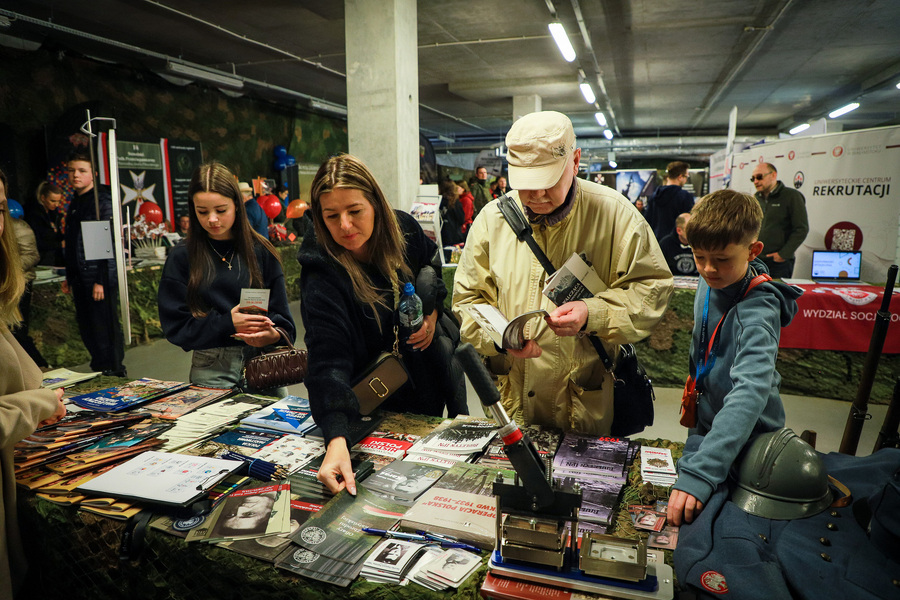 Oddział Instytutu Pamięci Narodowej w Białymstoku na Wojskowych Targach Służby i Pracy – 17 kwietnia 2026, fot. Paula Prudziłowicz (IPN)