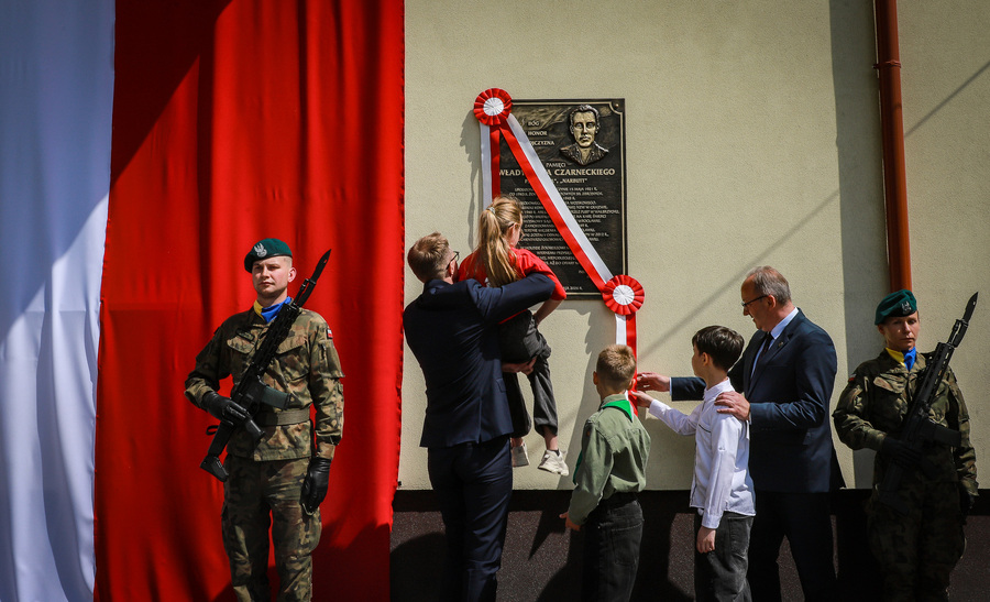 Odsłonięcie tablicy upamiętniającej Władysława Czarneckiego ps. „Luśnia”, „Narbutt” – 15 maja 2026, fot. Paula Prudziłowicz (IPN)
