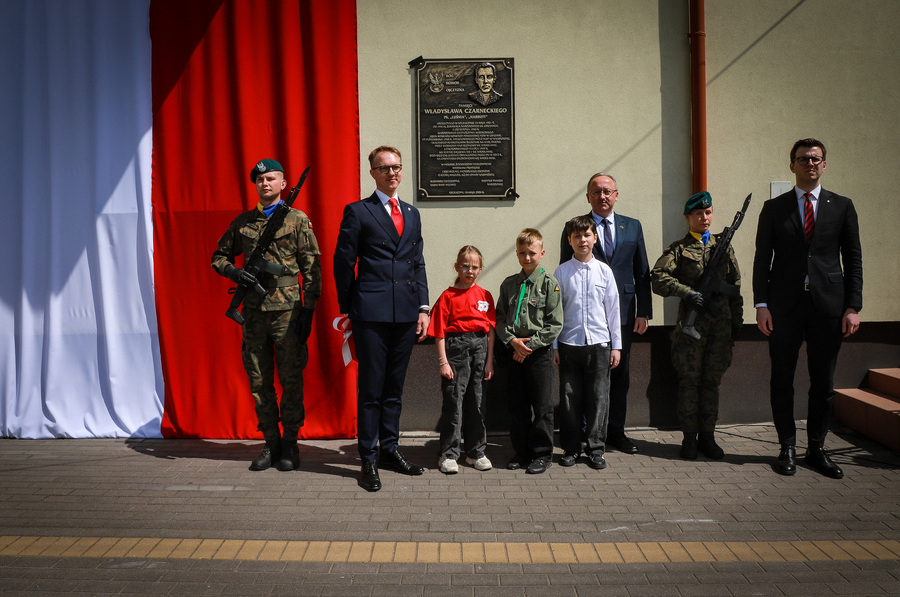 Odsłonięcie tablicy upamiętniającej Władysława Czarneckiego ps. „Luśnia”, „Narbutt” – 15 maja 2026, fot. Paula Prudziłowicz (IPN)