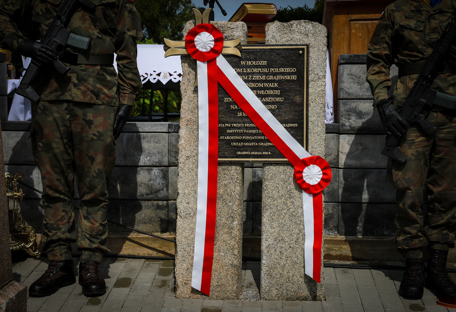 Odsłonięcie i poświęcenie tablicy memoratywnej poświęcone Żołnierzom 2. Korpusu Polskiego – Synom Ziemi Grajewskiej – 18 maja 2026, fot. Paula Prudziłowicz (IPN)