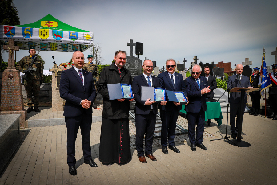 Odsłonięcie i poświęcenie tablicy memoratywnej poświęcone Żołnierzom 2. Korpusu Polskiego – Synom Ziemi Grajewskiej – 18 maja 2026, fot. Paula Prudziłowicz (IPN)