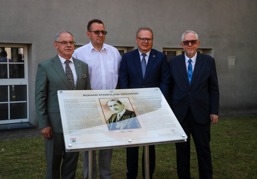 Uroczystość odsłonięcia tablicy upamiętniającej wizytę Romana Dmowskiego – jednego z Ojców Niepodległości w Suwałkach – 29 czerwca 2026, fot. Paula Prudziłowicz (IPN)