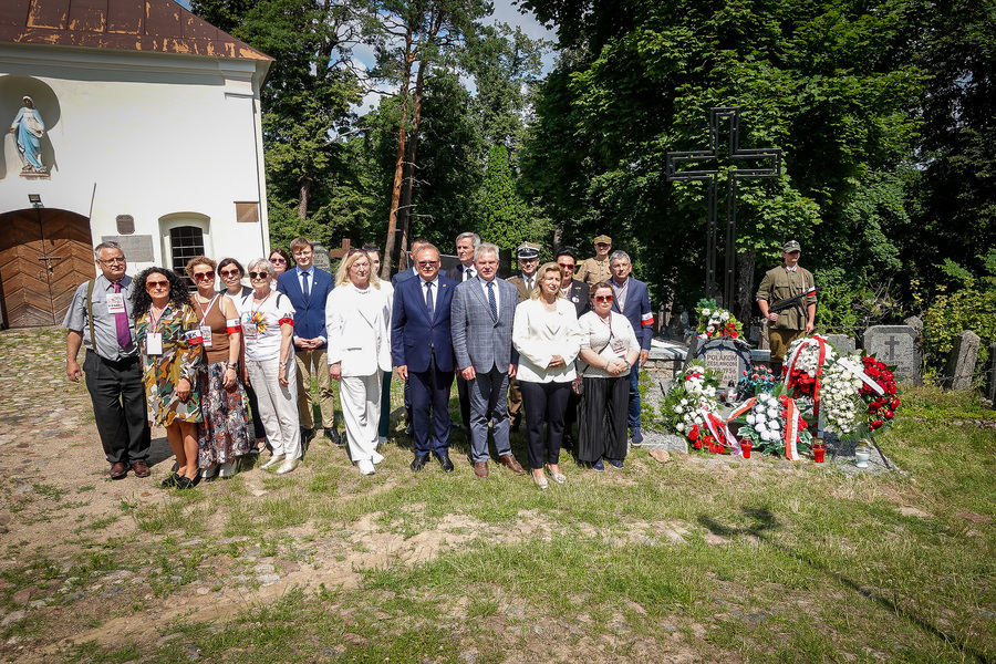 Uroczyste obchody 82. rocznicy operacji „Ostra Brama”. Uroczystości na cmentarzu w Kalwarii Wileńskiej oraz Krawczunach – 13 lipca 2026