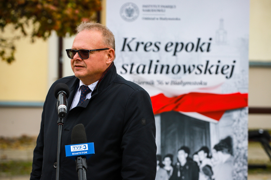 Otwarcie wystawy plenerowej pt. „Kres epoki stalinowskiej. Październik ’56” w 70. rocznicę wydarzeń Polskiego Października – 22 października 2026, fot. Paula Prudziłowicz (IPN)