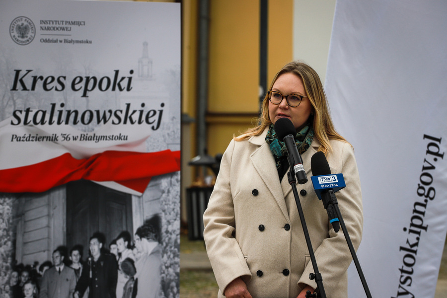 Otwarcie wystawy plenerowej pt. „Kres epoki stalinowskiej. Październik ’56” w 70. rocznicę wydarzeń Polskiego Października – 22 października 2026, fot. Paula Prudziłowicz (IPN)