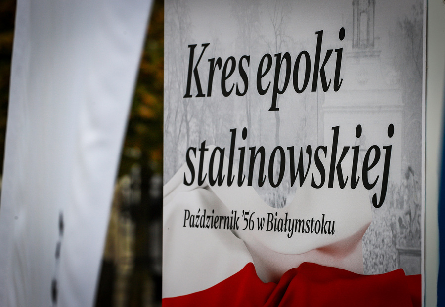 Otwarcie wystawy plenerowej pt. „Kres epoki stalinowskiej. Październik ’56” w 70. rocznicę wydarzeń Polskiego Października – 22 października 2026, fot. Paula Prudziłowicz (IPN)