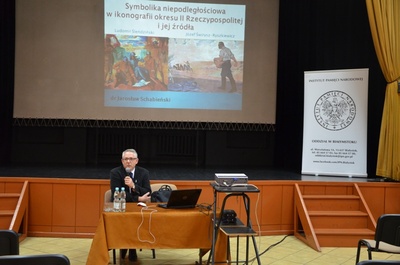 Dr. Jarosław Schabieński podczas wykładu