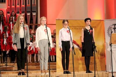 Uczennice z Wilna w finale zaśpiewały piosenkę pt.: „Taki Kraj”