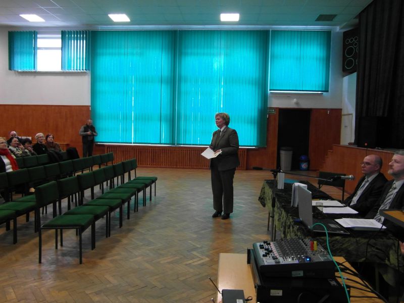 Zebranych powitała dyrektor szkoły Pani Anna Kulbacka