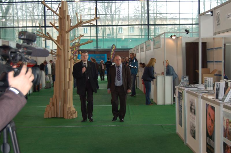 W otwarciu Targów wzięli udział dyrektor Oddziału IPN w Białymstoku Radosław Peterman oraz naczelnik OBEP dr Waldemar Wilczewski