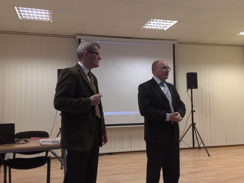 Uczestników pokazu przywitał dyrektor Oddziału IPN w Białymstoku Radosław Peterman