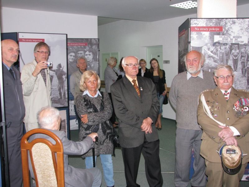 W otwarciu wystawy uczestniczyli kombatanci i byli działacze opozycji