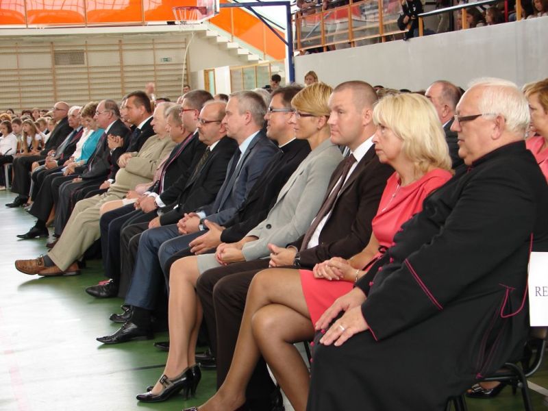 W inauguracji uczestniczyła dyrektor Oddziału Barbara Bojaryn-Kazberuk (czwarta od prawej)