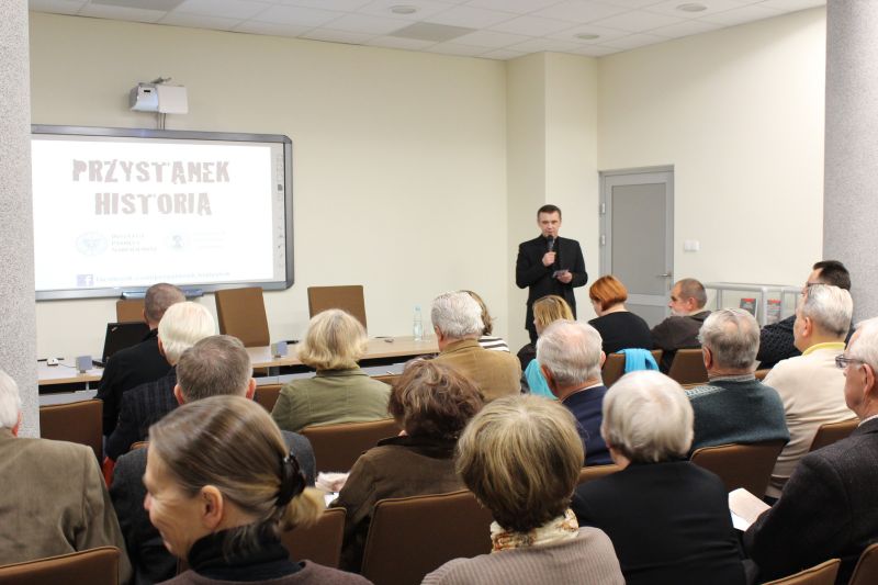 Zebranych powitał ks. dr Tadeusz Kasabuła, dyrektor Muzeum i Archiwum Archidiecezjalnego