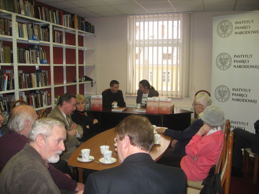 Dr Grzegorz Waligóra (IPN Wrocław – po lewej) oraz Przemysław Miśkiewicz (Stowarzyszenie Pokolenie – po prawej)