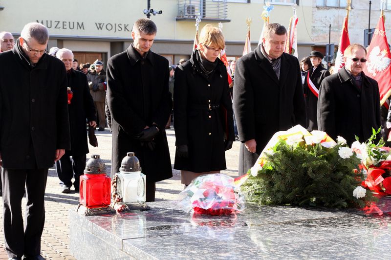 Delegacja IPN: dyrektor Oddziału Barbara Bojaryn-Kazberuk z naczelnikami pionów