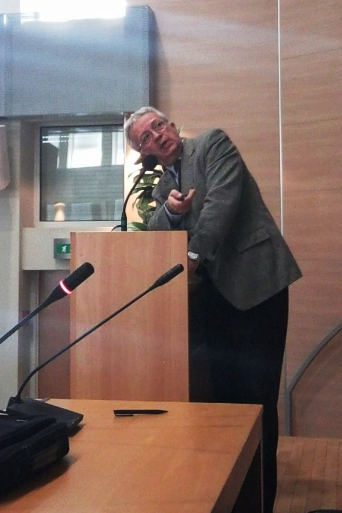 Marek Nowacki podczas wykładu