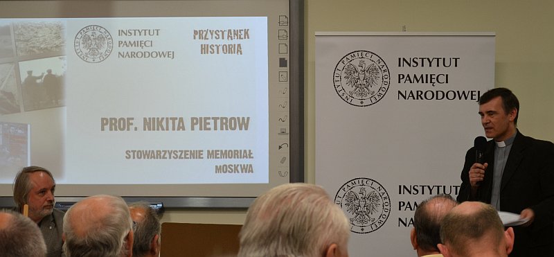 Spotkanie otworzył ks. dr. Tadeusz Kasabuła, dyrektor Archiwum i Muzeum Archidiecezjalnego