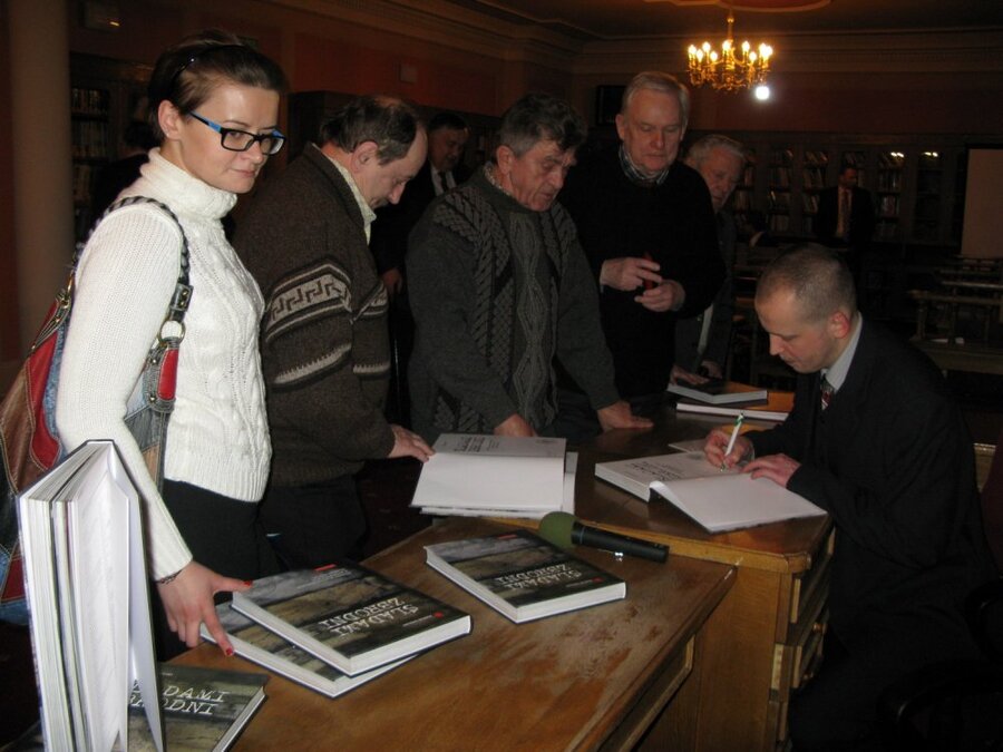 Kolejka po autografy