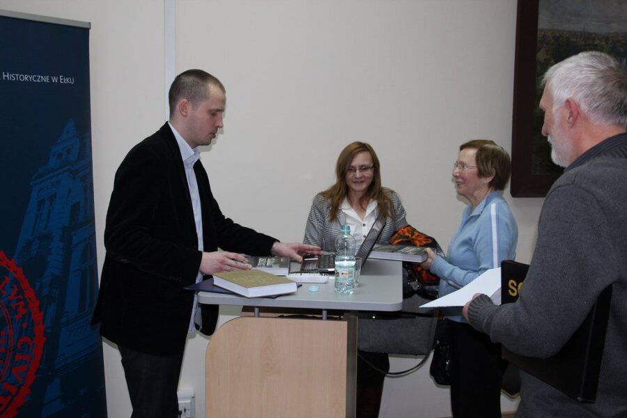 Na koniec Autor podpisywał książkę