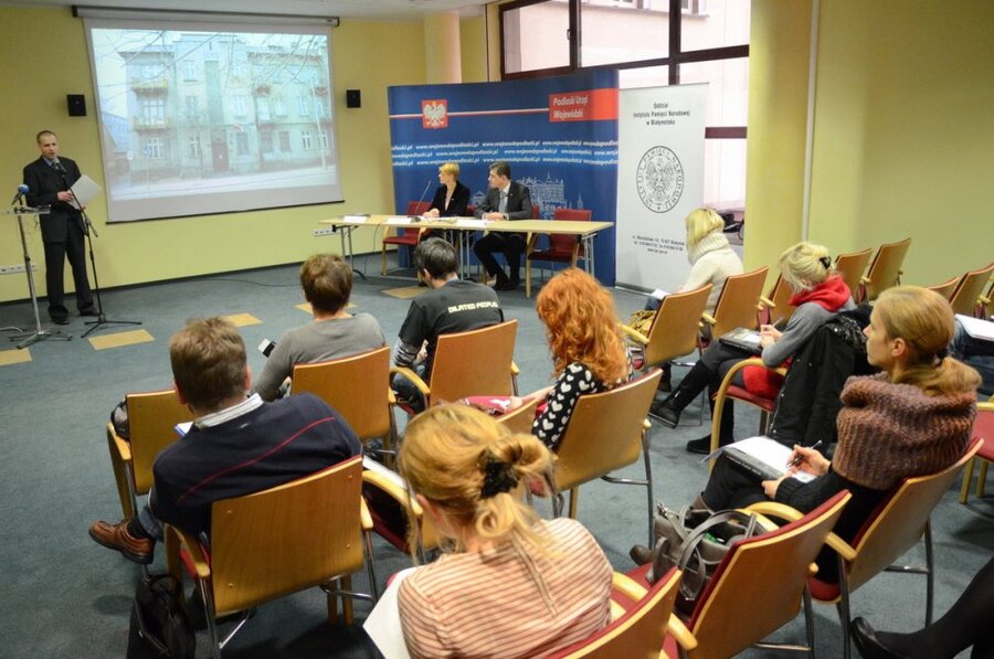 W konferencji uczestniczyło kilkunastu dziennikarzy