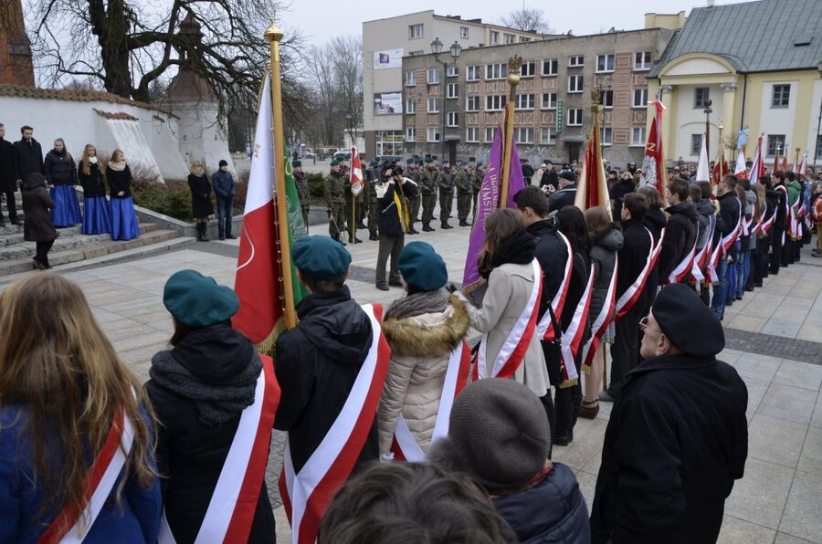 W uroczystości uczestniczyły poczty sztandarowe białostockich szkół oraz Światowego Związku Żołnierzy AK