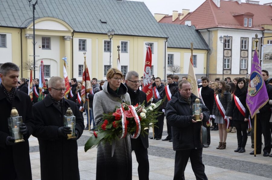 Kwiaty od delegacji IPN