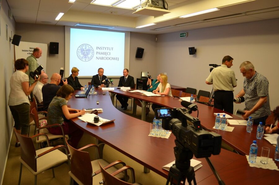 Konferencja prasowa Prezesa IPN Łukasza Kamińskiego w białostockim oddziale IPN