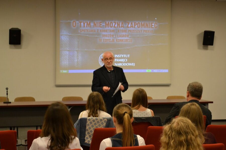 Porad dotyczących sporządzania notacji ze świadkami historii udzielał Tomasz Piotrowski z OBEP