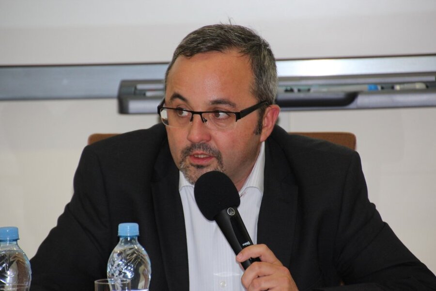 Autor bardzo szczegółowo i wnikliwie przebadał życiorys generała Jaruzelskiego