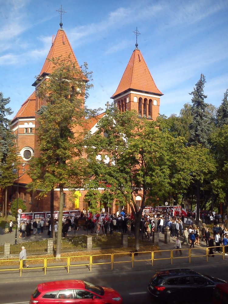 Wystawa o sowieckiej agresji na Polskę przed kościołem św. Józefa w Olsztynie