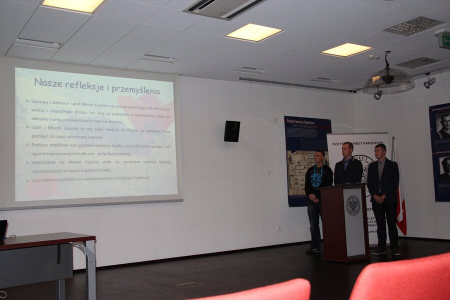 Uczniowie z Krzyżewa prezentują swój dorobek wyjazdowy