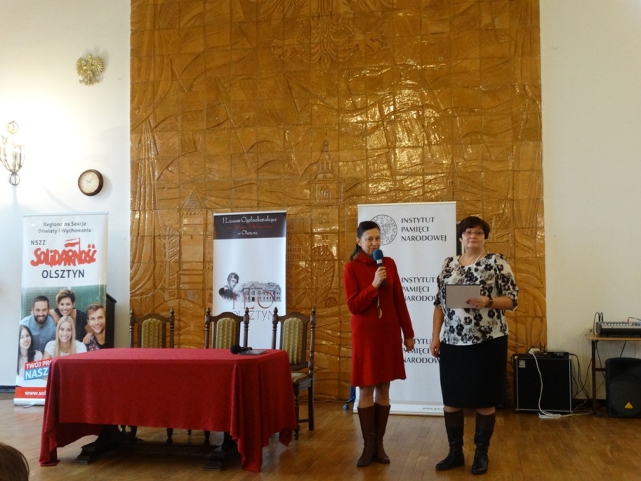 Jolanta Skrzypczyńska, dyrektor LO (z lewej) i Bożena Kowalska, przewodnicząca Sekcji Oświaty „S