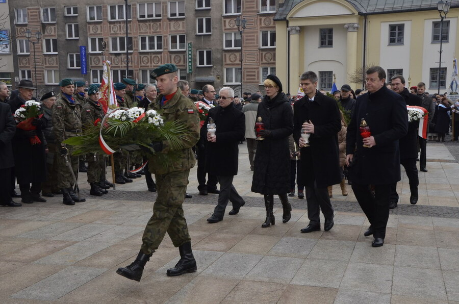 Kwiaty od delegacji białostockiego IPN
