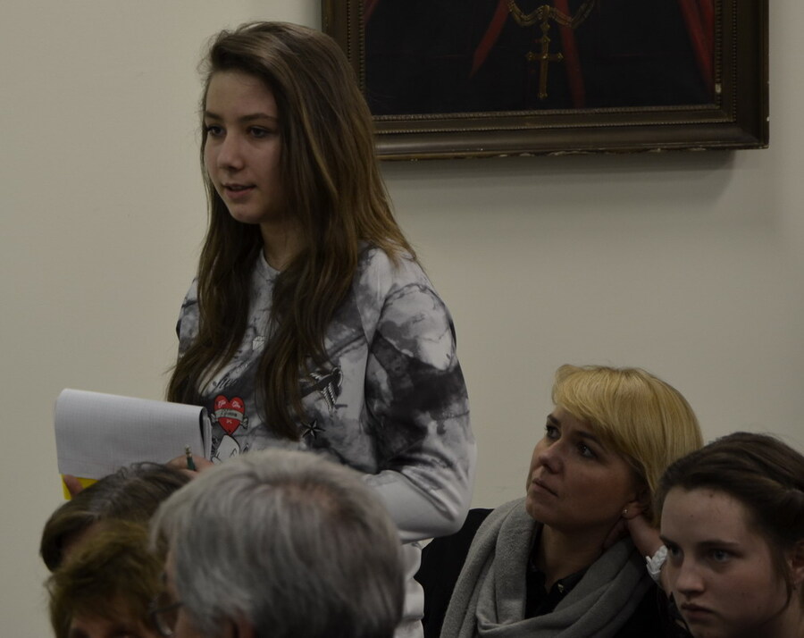 Obecne na sali gimnazjalistki pytały m.in. o sprawców katyńskiego mordu