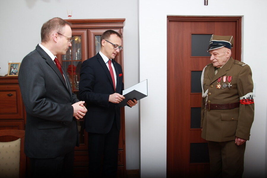 Kazimierz Chodzicki został odznaczony we własnym domu